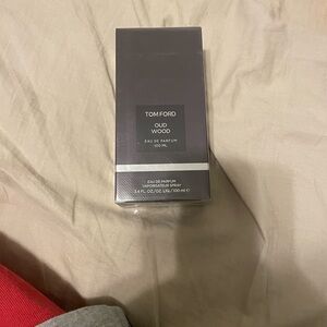 Tom Ford Oud Wood Eau de Parfum in Elegant Gray